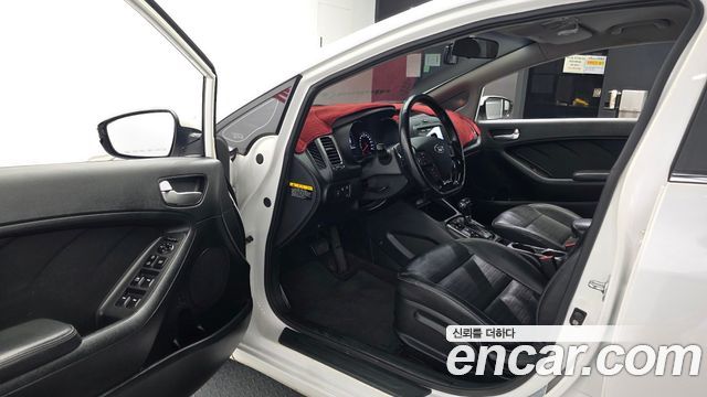 Kia K3 2016 — photo 13
