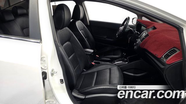 Kia K3 2016 — photo 17