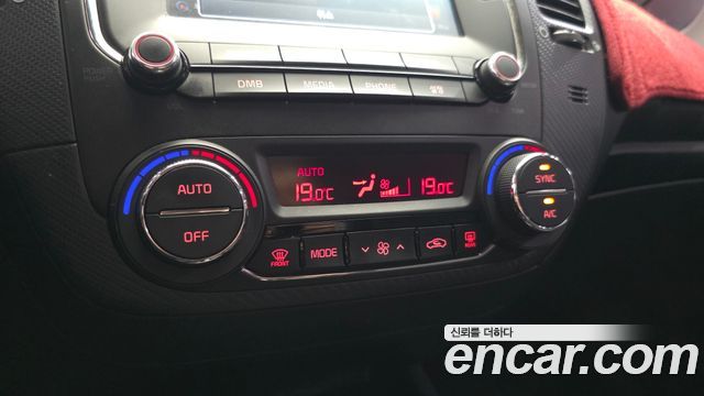 Kia K3 2016 — photo 24