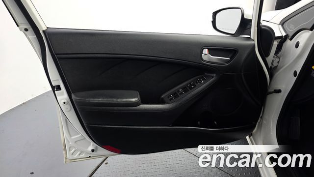 Kia K3 2016 — photo 14