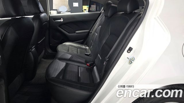 Kia K3 2016 — photo 16