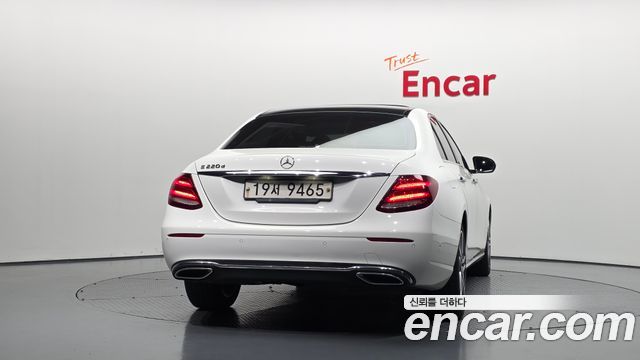 Mercedes-Benz E-Class 2017 — photo 4