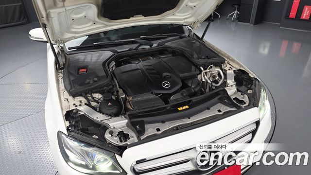 Mercedes-Benz E-Class 2017 — photo 6