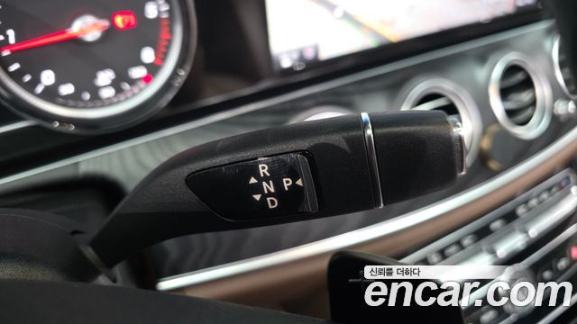 Mercedes-Benz E-Class 2017 — photo 9
