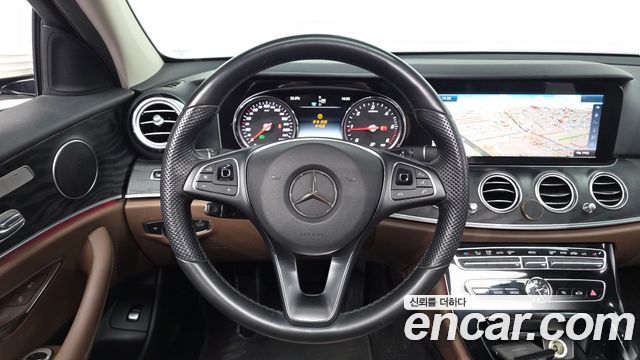 Mercedes-Benz E-Class 2017 — photo 13