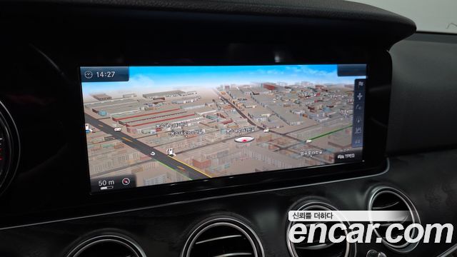 Mercedes-Benz E-Class 2017 — photo 15