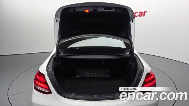 Mercedes-Benz E-Class 2017 — photo 20