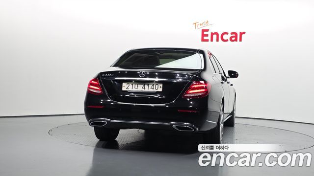 Mercedes-Benz E-Class 2018 — photo 4