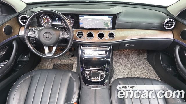 Mercedes-Benz E-Class 2018 — photo 10
