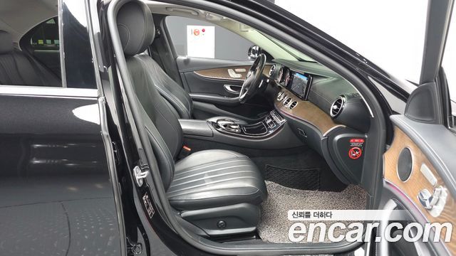 Mercedes-Benz E-Class 2018 — photo 17