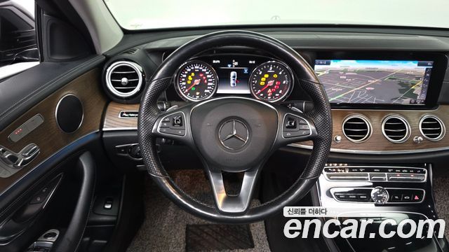 Mercedes-Benz E-Class 2018 — photo 19