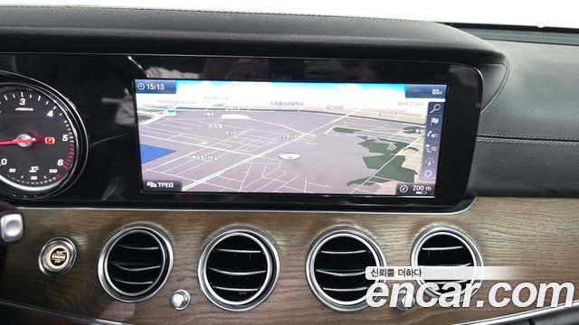 Mercedes-Benz E-Class 2018 — photo 20