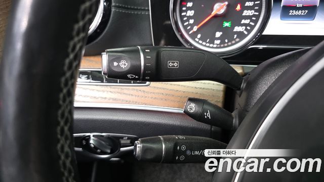 Mercedes-Benz E-Class 2018 — photo 23