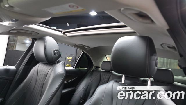 Mercedes-Benz E-Class 2018 — photo 25