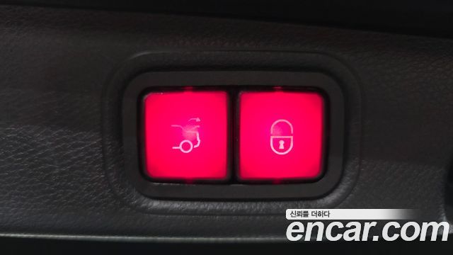Mercedes-Benz E-Class 2018 — photo 26