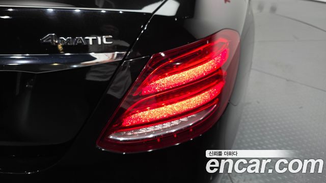 Mercedes-Benz E-Class 2018 — photo 9