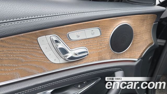 Mercedes-Benz E-Class 2018 — photo 29