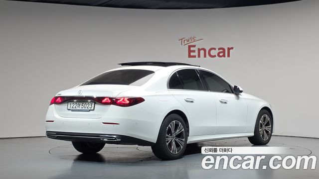 Mercedes-Benz E-Class 2026 — photo 2