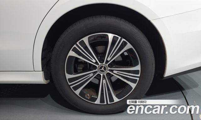Mercedes-Benz E-Class 2026 — photo 7