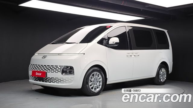 Hyundai Staria 2023 — photo 1