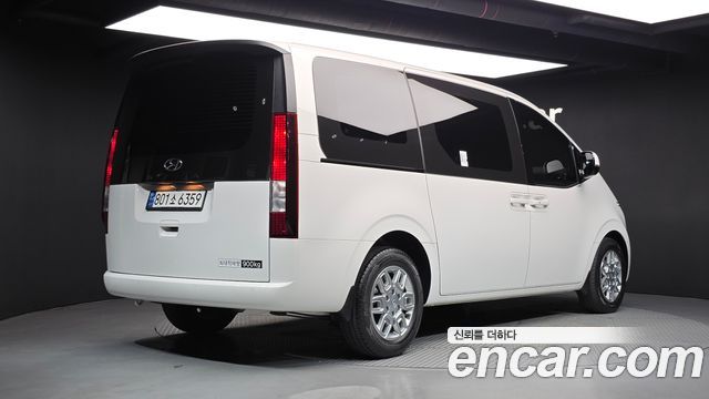 Hyundai Staria 2023 — photo 2