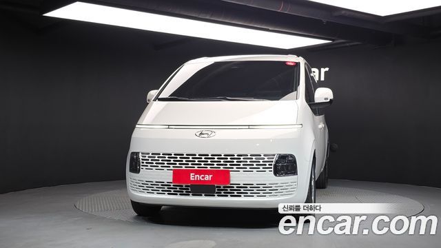 Hyundai Staria 2023 — photo 3