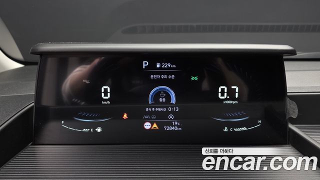 Hyundai Staria 2023 — photo 11
