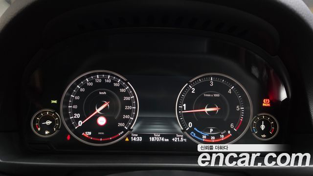 BMW 5-Series 2015 — photo 8