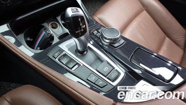 BMW 5-Series 2015 — photo 9