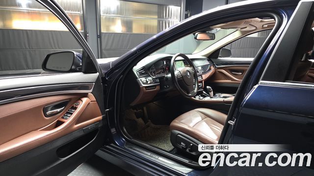 BMW 5-Series 2015 — photo 10