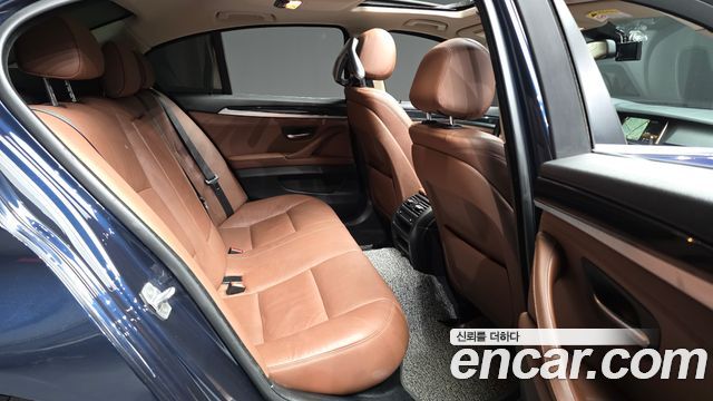 BMW 5-Series 2015 — photo 12