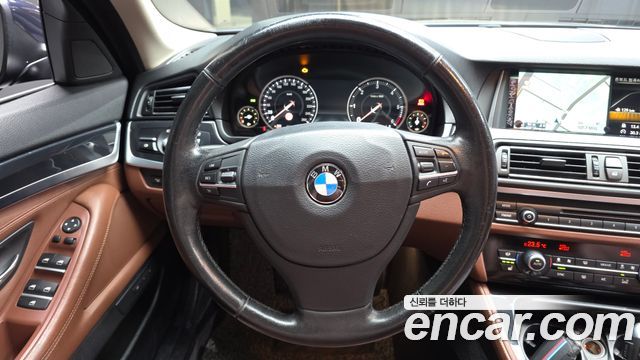 BMW 5-Series 2015 — photo 13