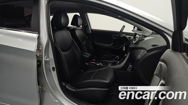 Hyundai AVANTE 2016 — photo 10