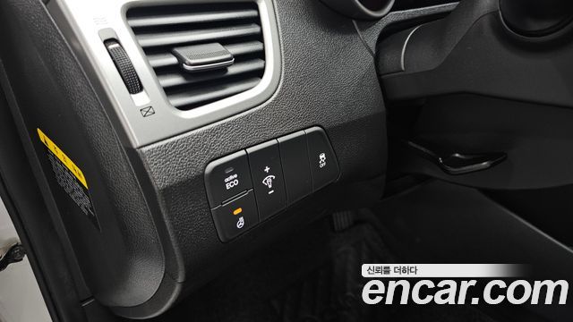 Hyundai AVANTE 2016 — photo 18