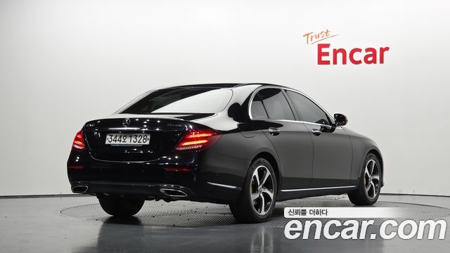 Mercedes-Benz E-Class 2020 — photo 2
