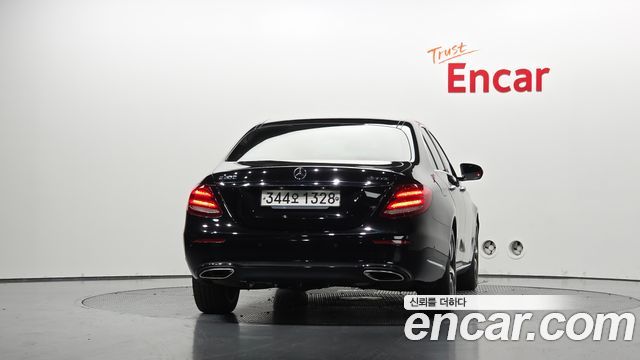 Mercedes-Benz E-Class 2020 — photo 4