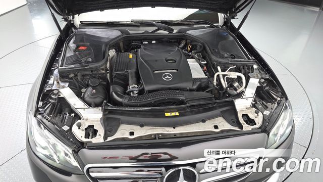 Mercedes-Benz E-Class 2020 — photo 6