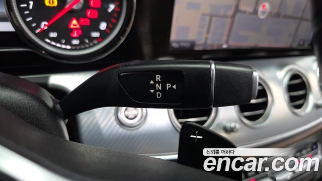 Mercedes-Benz E-Class 2020 — photo 12