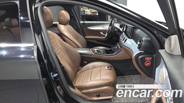 Mercedes-Benz E-Class 2020 — photo 17