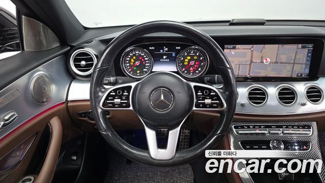 Mercedes-Benz E-Class 2020 — photo 19