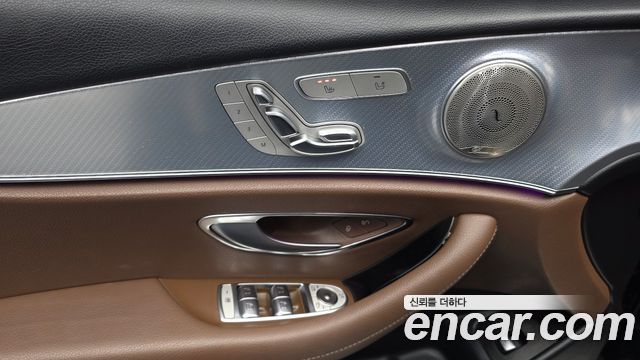 Mercedes-Benz E-Class 2020 — photo 24