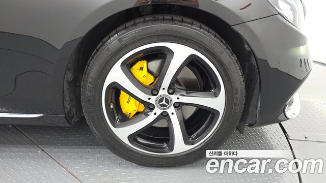 Mercedes-Benz E-Class 2020 — photo 7