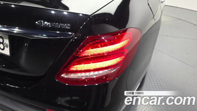 Mercedes-Benz E-Class 2020 — photo 9