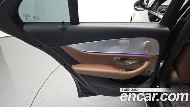 Mercedes-Benz E-Class 2020 — photo 15