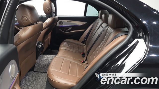 Mercedes-Benz E-Class 2020 — photo 16