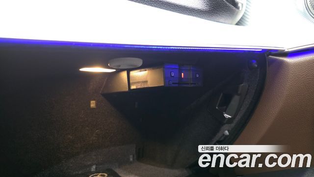 Mercedes-Benz E-Class 2020 — photo 28