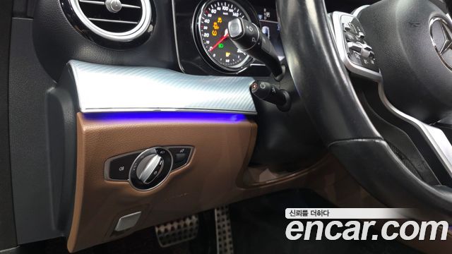 Mercedes-Benz E-Class 2020 — photo 31