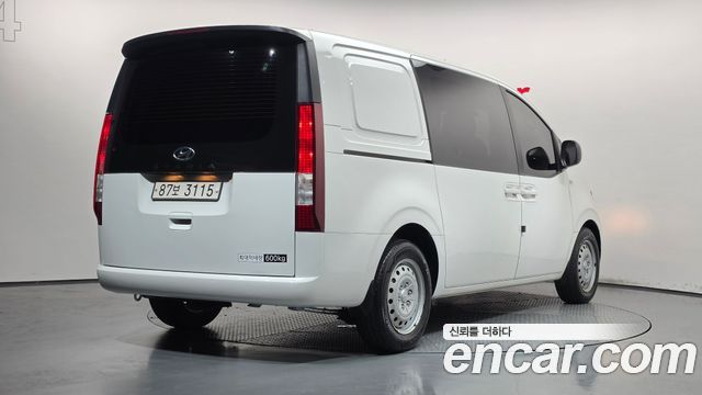 Hyundai Staria 2022 — photo 2