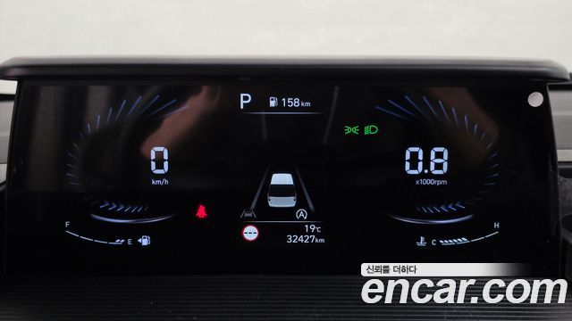Hyundai Staria 2022 — photo 11
