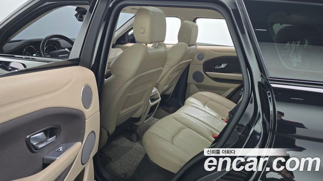 Land Rover Range Rover Evoque 2018 — photo 12